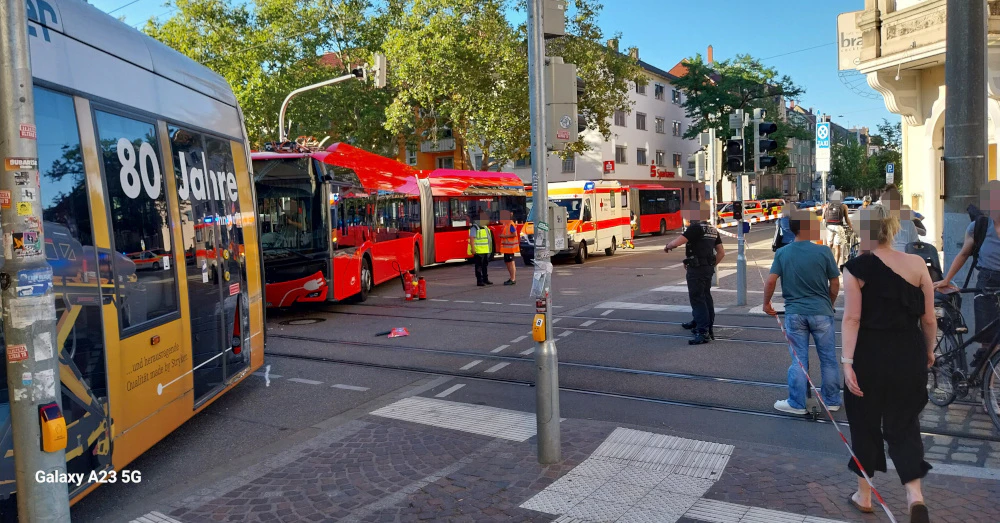 Unfall, Straßenbahn, Freiburg, VAG, Eschholzstraße, DRK, Deutsches Rotes Kreuz — © Deutsches Rotes Kreuz